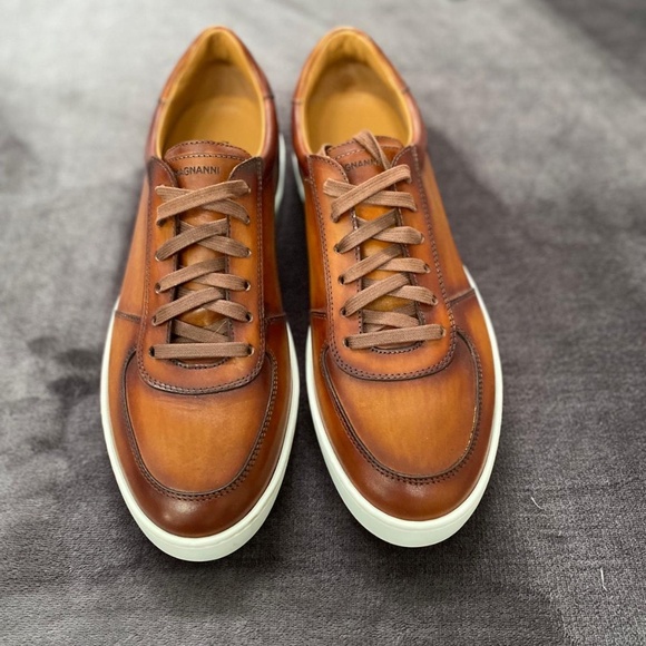 Men's Magnanni Low Top Sneakers - Picture 2 of 11